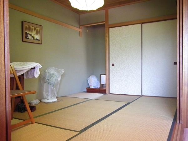 Non-living room. Living and 6-mat Japanese-style room that integrates