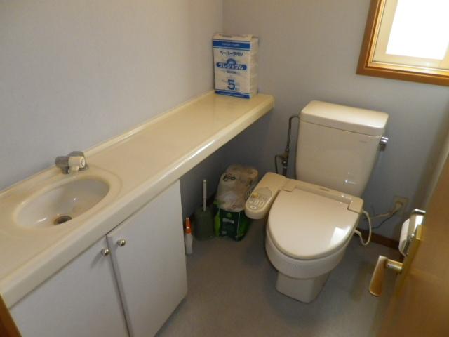 Toilet. Indoor (10 May 2013) shooting 1F toilet