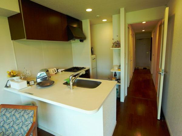 Kitchen. Kitchen is about 2.9 tatami. Since it is a face-to-face bounces the conversation of a couple.