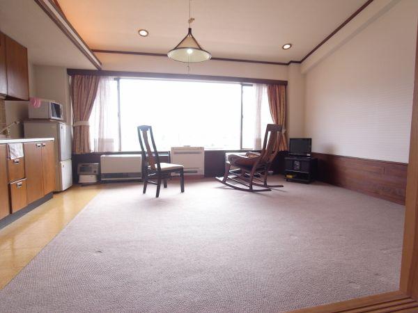 Living. Living is. Plug the bright sunlight from the window of the wide span.