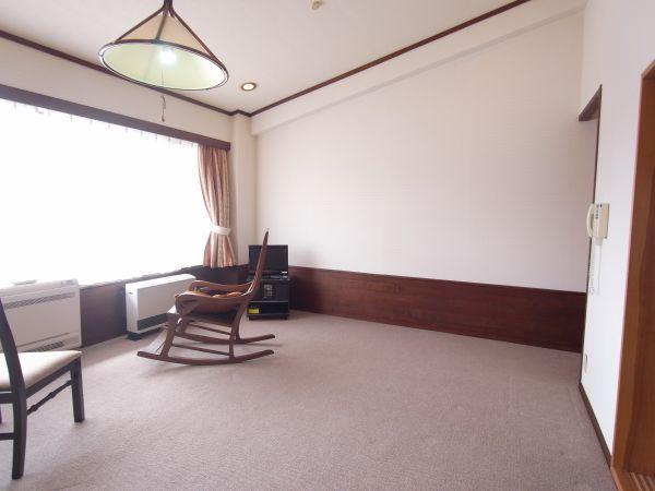 Living. In a relaxed manner, Become a holiday to spend, Feeling of good living.