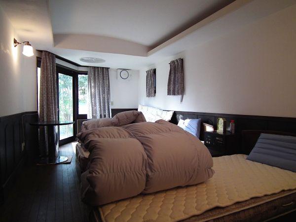 Non-living room. There is a bedroom of the calm atmosphere on the first floor.