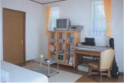 Non-living room. Second floor of the main bedroom, Hobby of musical instruments is also put wide space