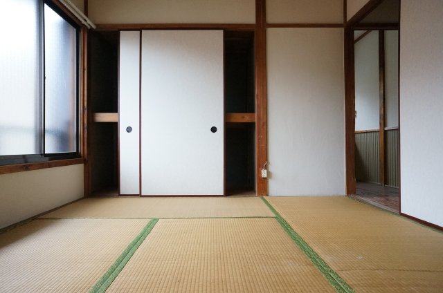 Living and room. Also is good tatami of state! 
