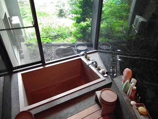 Bathroom. Cypress in the bathtub, At the elegant outlook baths on the wall using the marble, It can be enjoyed in the flow over a high-quality hot spring