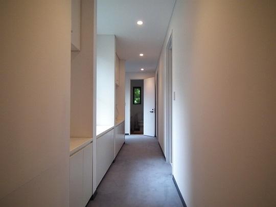 Other introspection. Corridor of the first floor. The end of the street is the toilet