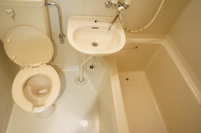 Bath. bath ・ Washroom ・ Toilet sharing a room type! 