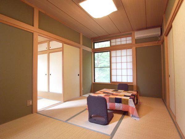 Non-living room. 6 tatami Japanese-style room in the front door next to it there 2 rooms