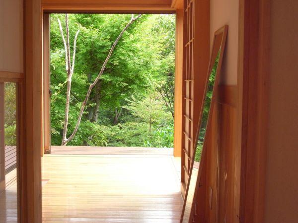 Non-living room. Southeast, Is the property there is a bright and airy. Humidity control is also easy because the building is in the hilly part.
