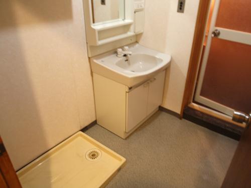 Wash basin, toilet. bathroom