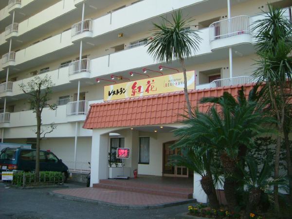 Entrance. There is also a restaurant to be bright and the left-hand side entrance.