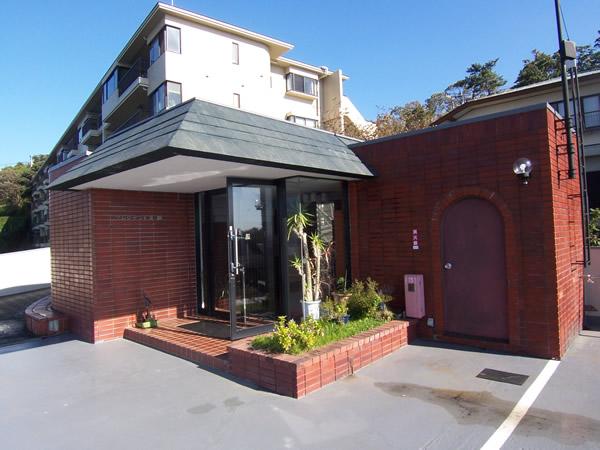 Entrance. Common areas