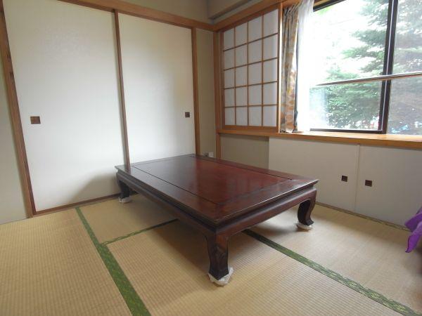 Non-living room. Japanese-style, 6 is a tatami. Here also, There is a window.