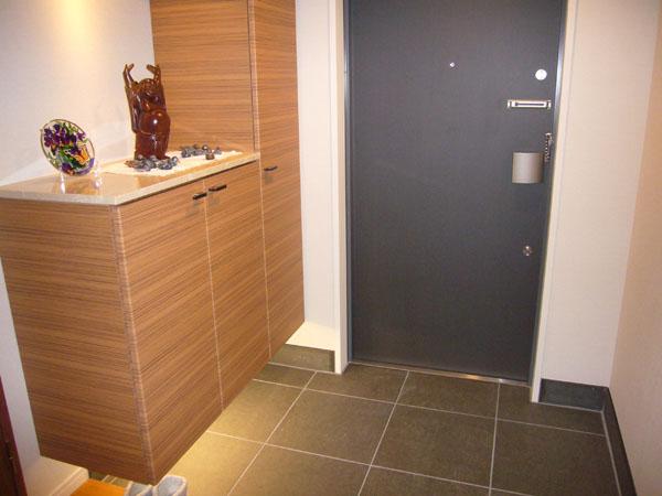 Entrance. It is entrance. We keep the new construction at the same beauty of