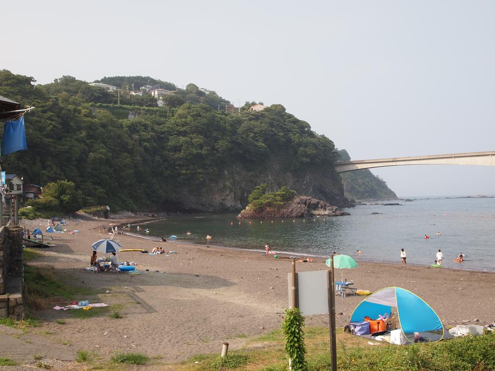 Other. Rock beaches (700m from local)