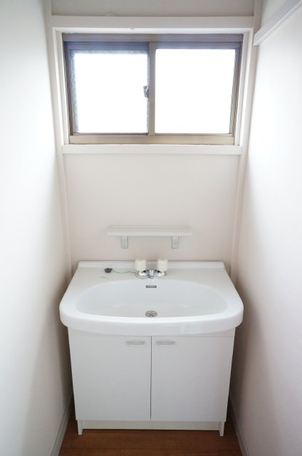 Washroom. Independent wash basin Is very bright light from the window! 