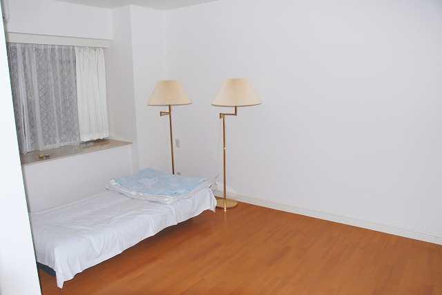 Non-living room. Shower in the guest room ・ toilet ・ With basin