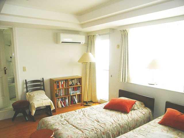 Non-living room. It is a good Western-style bright view