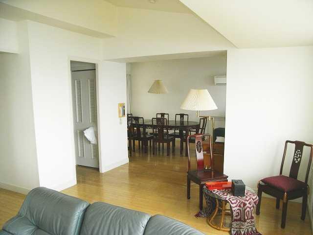 Living. living ・ Dining is spacious. View is good because you are facing the two sides balcony