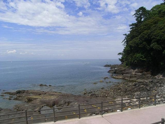 Streets around. About 1km to the coast, Just a good distance for a walk.