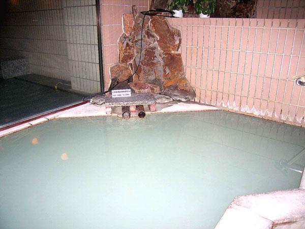 Bathroom. It is open-air bath of cloudiness. Please enjoy the extraordinary slowly.