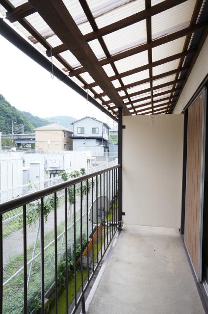 Balcony. It is safe even in the rain with a roof!