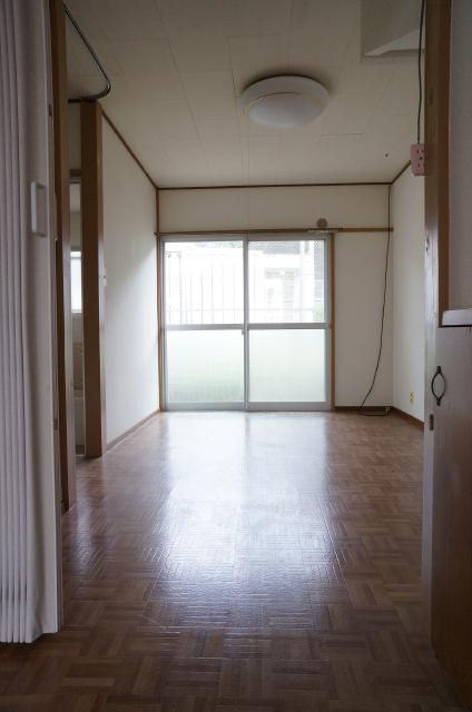 Entrance. Enter and clean the room will spread!