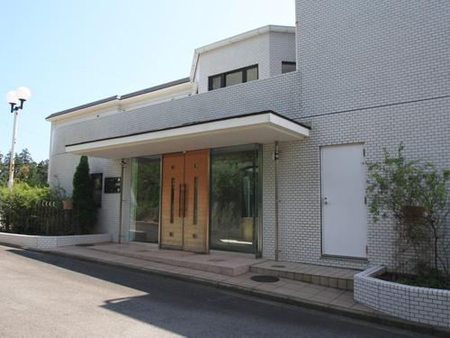 Other common areas. Mansion entrance