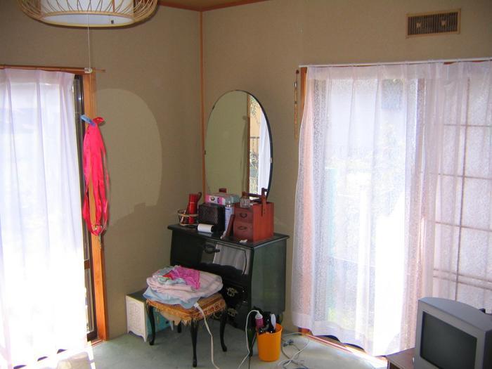 Non-living room. The room is also bright