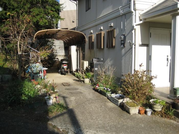 Local photos, including front road. Parking space