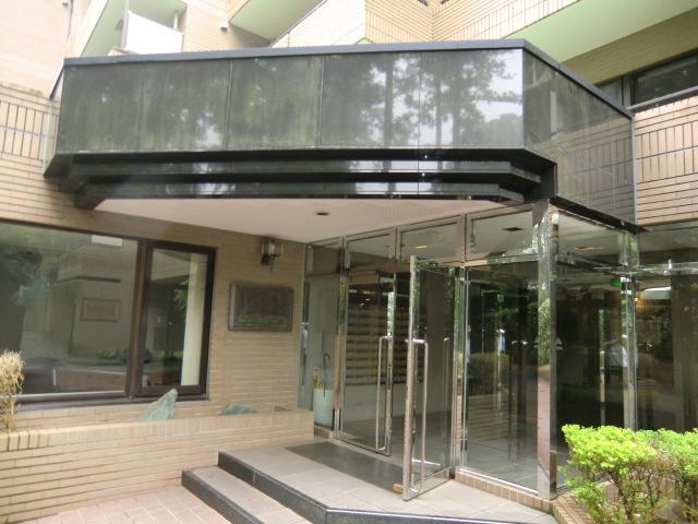 Entrance. Common areas