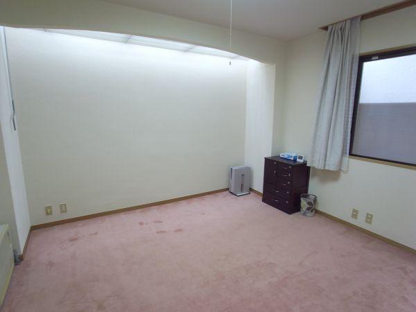 Non-living room. Western-style cloth, Heisei was re-covered in 24 years in August.