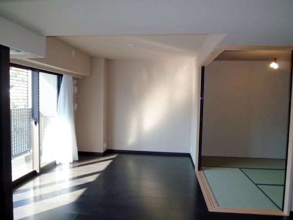 Living. (December 2010 shooting) current rooms because there are a lot of baggage, For easy to understand the floor plan of the room, We published.