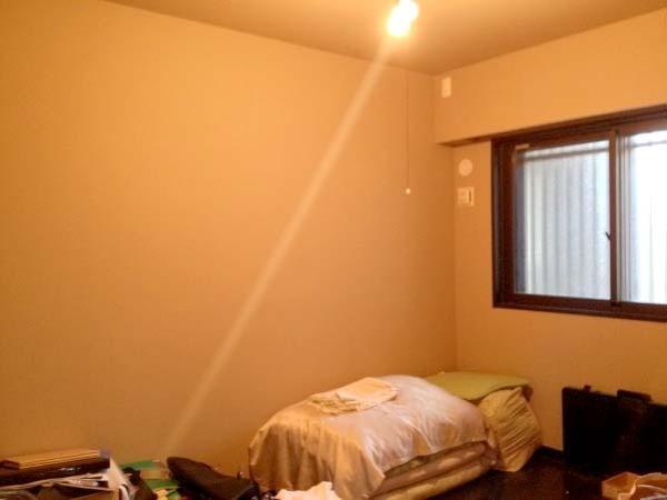 Non-living room. Western-style shared corridor side is of 6 quires room. Because now you're using as a closet instead, I do not feel so much a feeling of use.