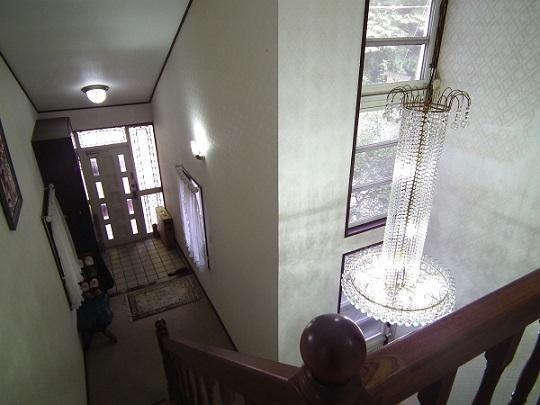 Other introspection. Chandelier of the atrium has brew atmosphere.