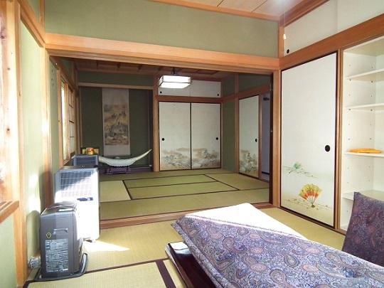 Non-living room. The second floor of a Japanese-style room 8 tatami mat and 6-mat became Tsuzukiai. It can also correspond to when they are staying in the many.
