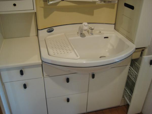 Wash basin, toilet. Indoor (12 May 2011) Shooting