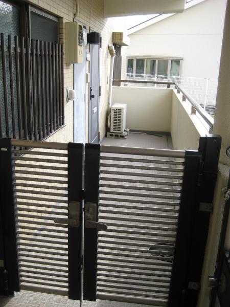 Other. Entrance before Pouch