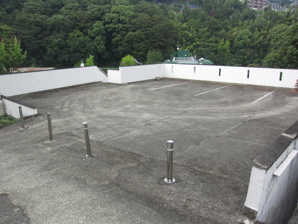 Parking lot