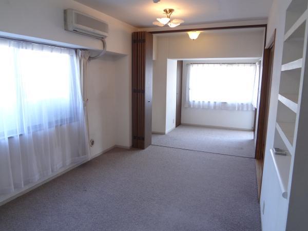 Living. You can immediately move for the retreat already.