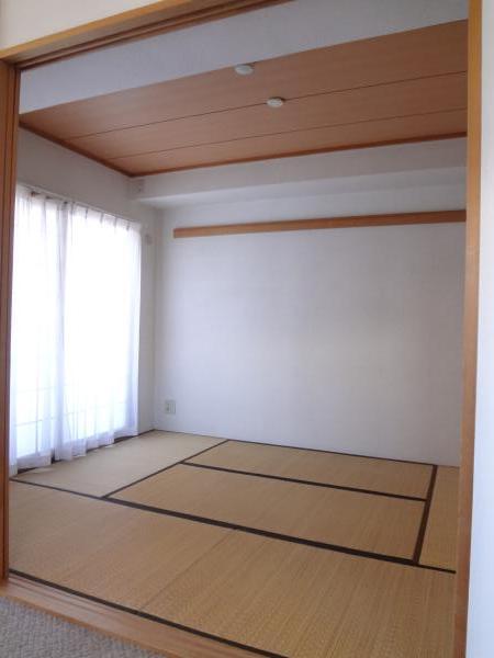 Non-living room. Japanese-style room 6 tatami