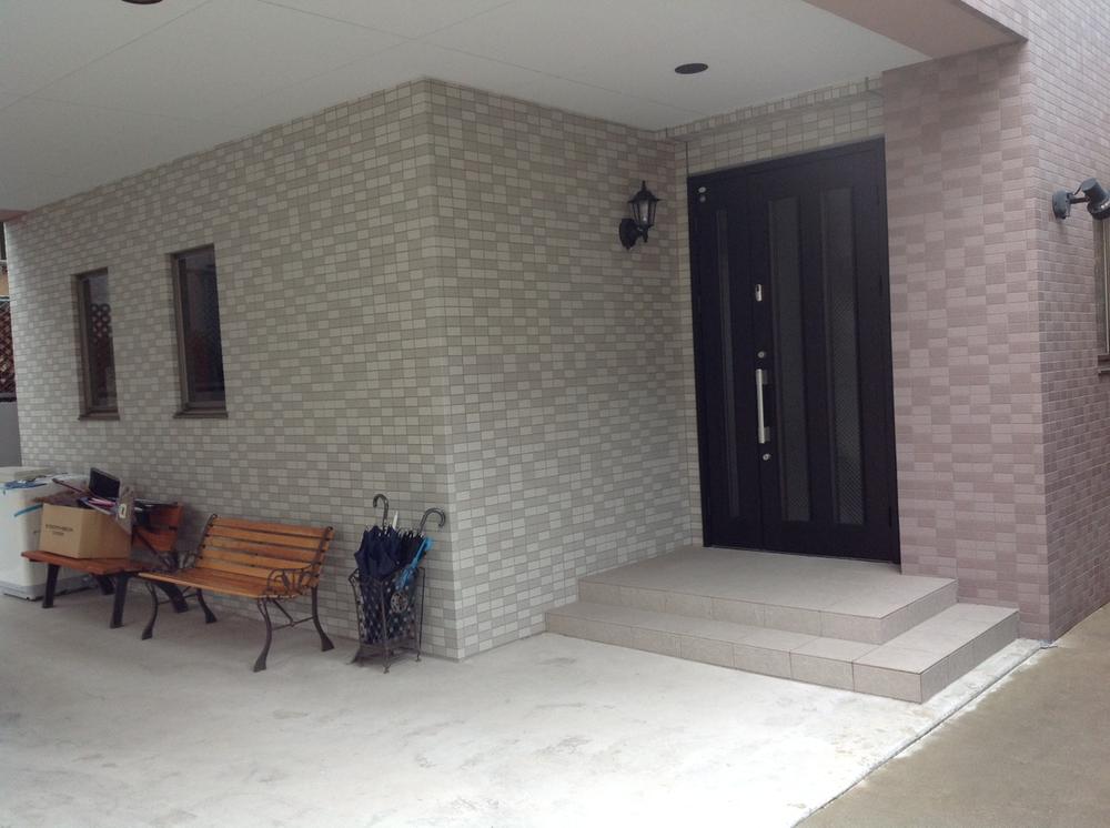 Entrance. Local (11 May 2013) Shooting