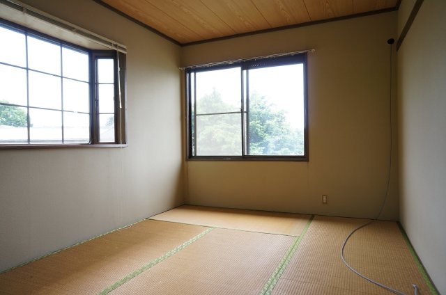 Living and room. Japanese-style room It is a bright room with two-sided lighting! 