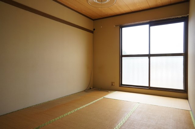 Other. Japanese-style room it is quiet! Bedroom facing! 