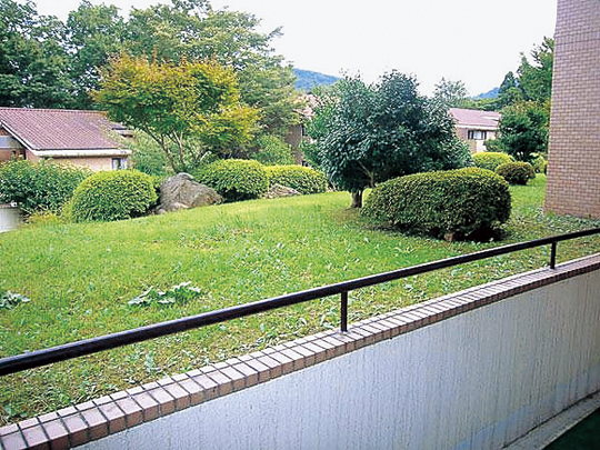 View photos from the dwelling unit. I hope the landscaped gardens of the hand insertion