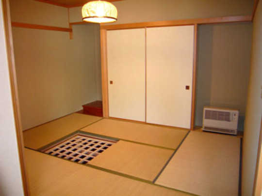 Non-living room. It is a Japanese-style room where there is digging kotatsu