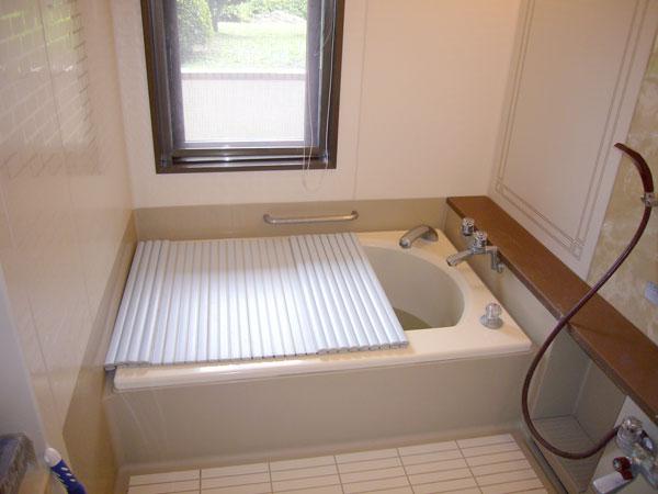 Bathroom. Bathroom of the house-to-house hot spring. It becomes a bathroom of a little wider