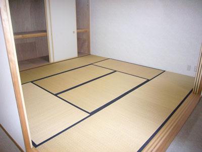 Non-living room. 8-mat Japanese-style. There is a large closet in the back