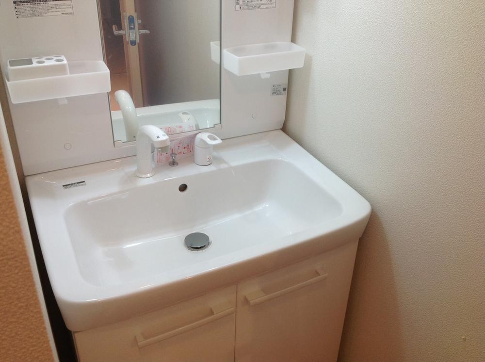 Wash basin, toilet. Wash basin (August 2013) Shooting
