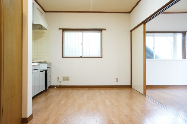 Living and room. dining kitchen Very beautiful!